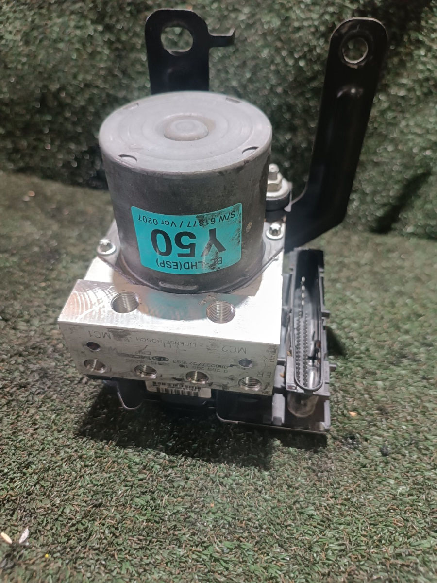 Блок управління ABS гідравлічний рестайл KIA Sorento JC (2002-2009) 589103E500