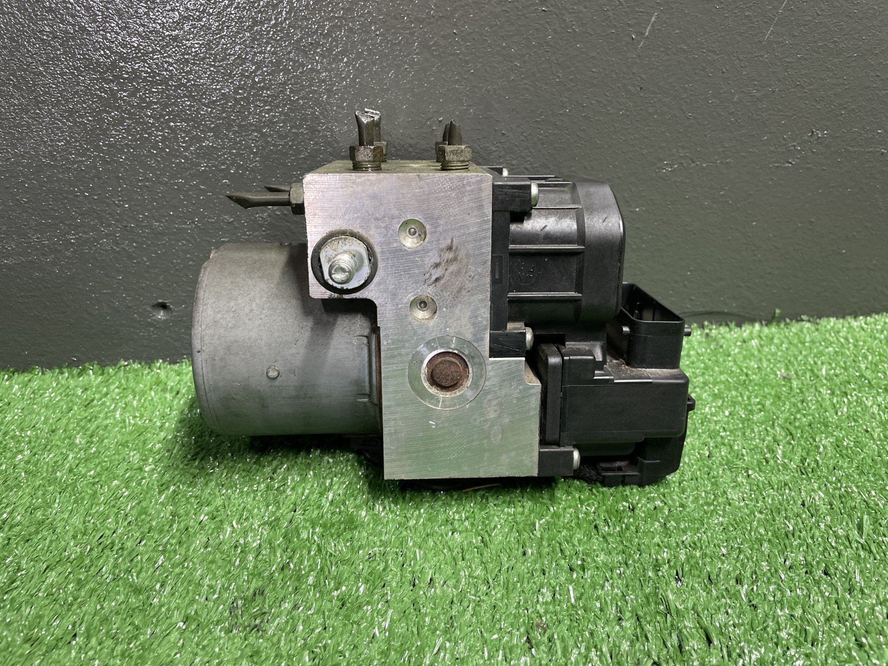 Блок управління ABS KIA Sorento JC (2002-2009) 589103E310