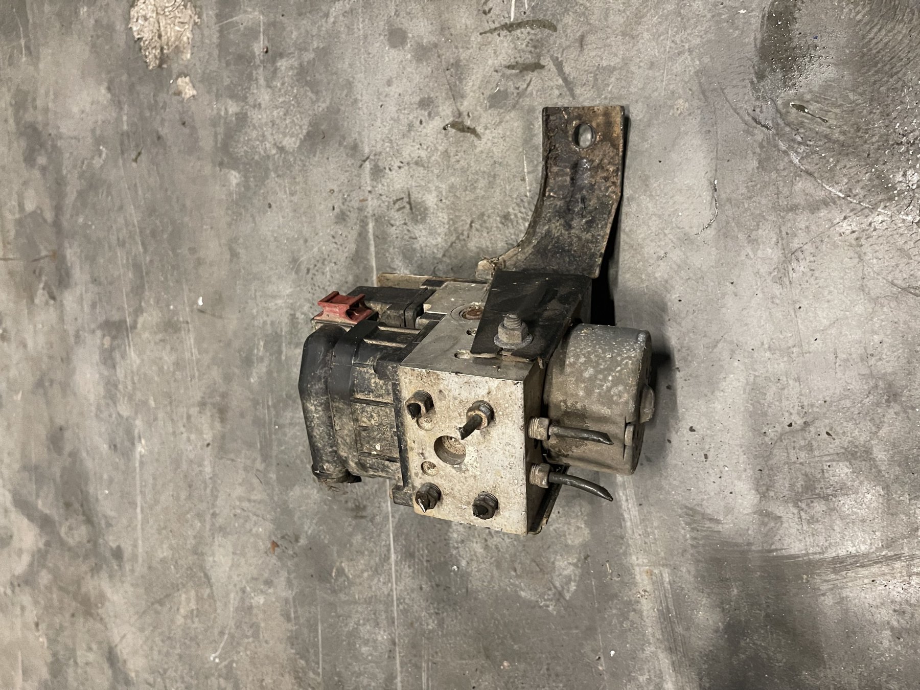 Блок управління ABS KIA Sorento JC (2002-2009) 589103E310