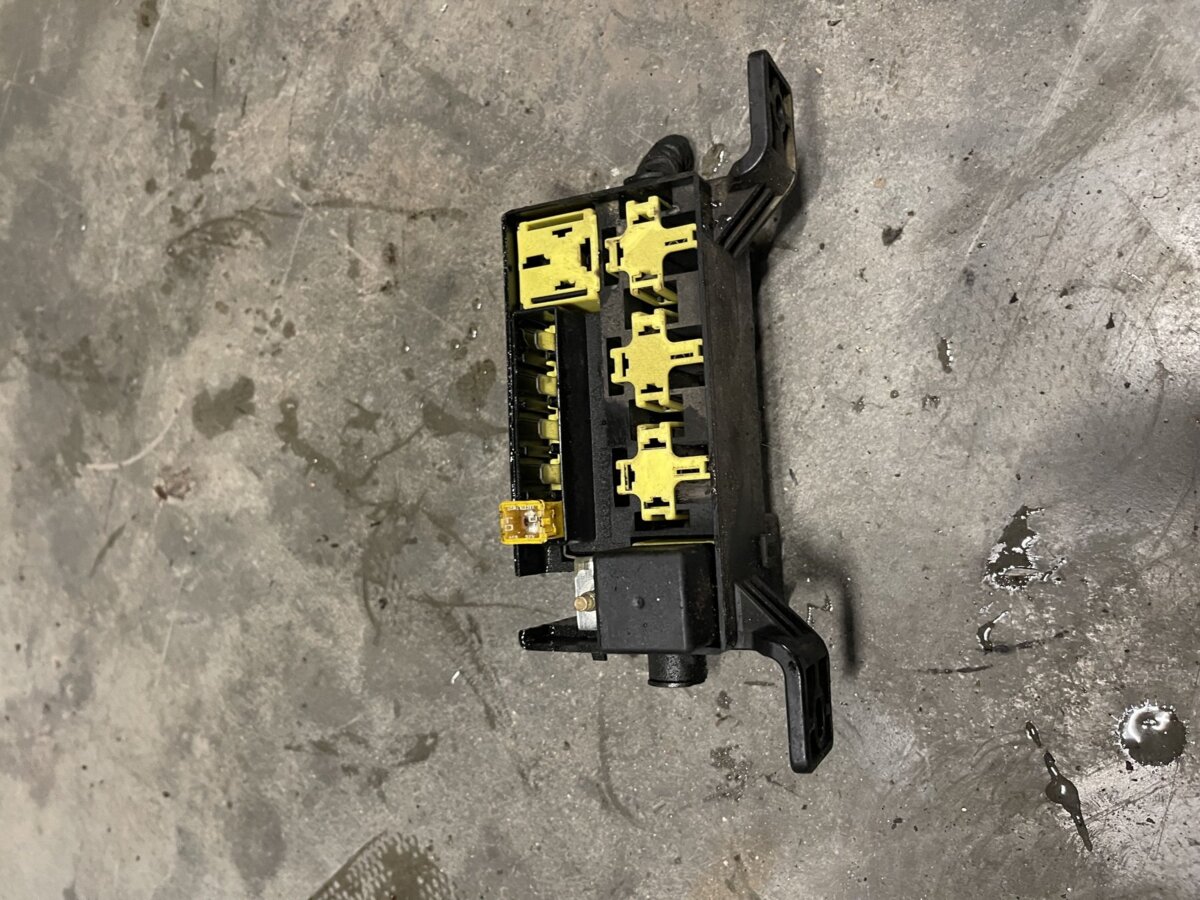 Блок запобіжників KIA Sorento JC (2002-2009) 0K53A67BX1