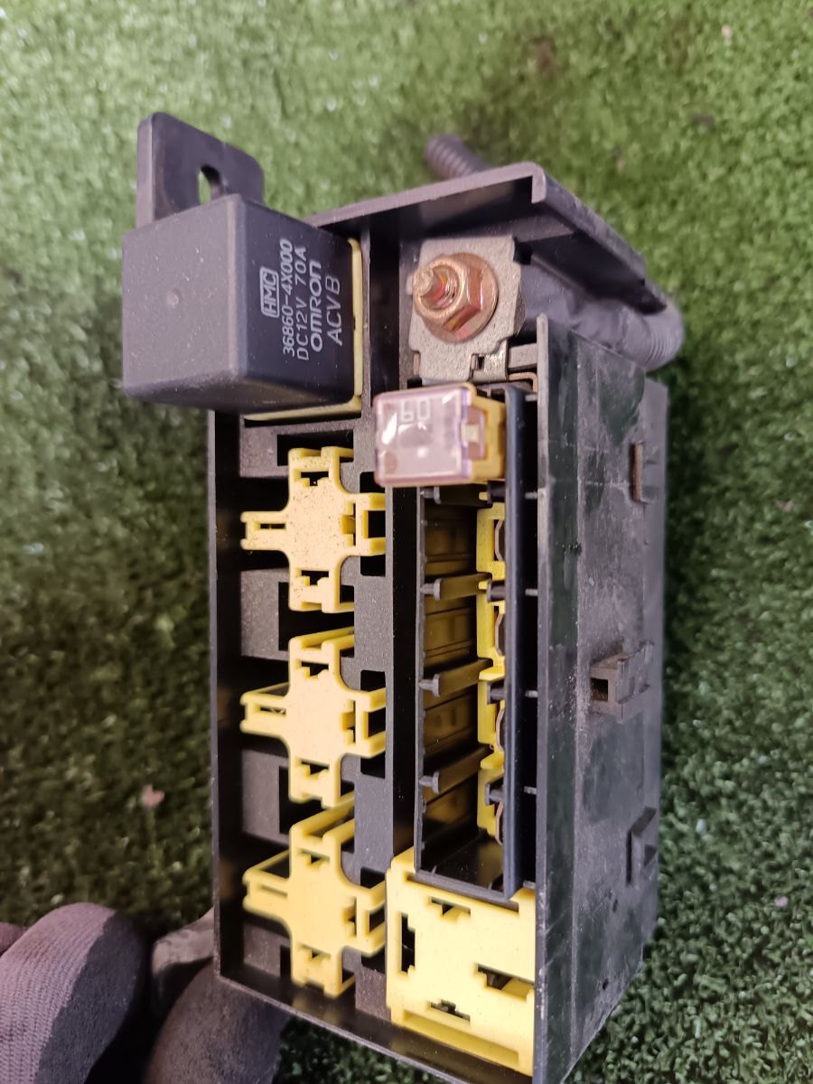 Блок запобіжників Kia Sorento JC (2002-2009) 0K53A67BX1