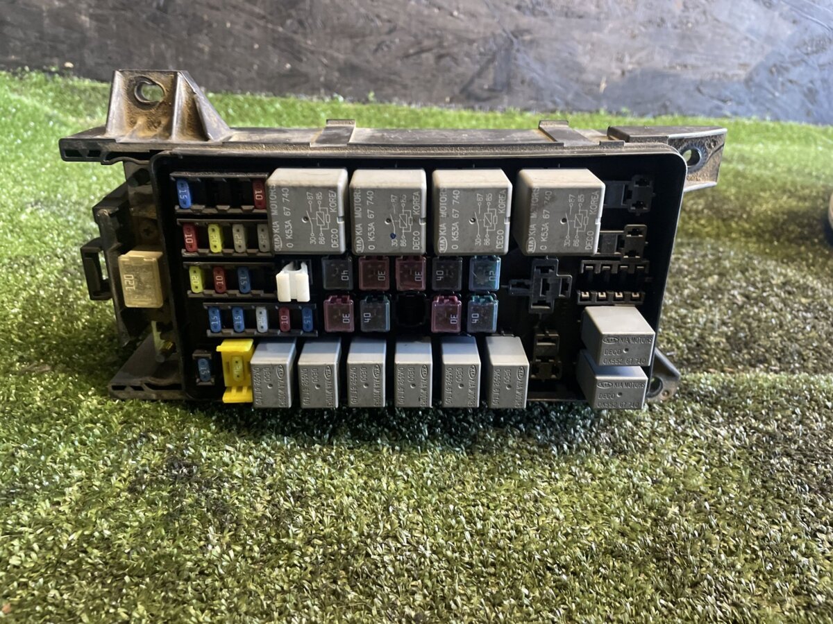 Блок запобіжників KIA Sorento JC (2002-2009) 911603E070