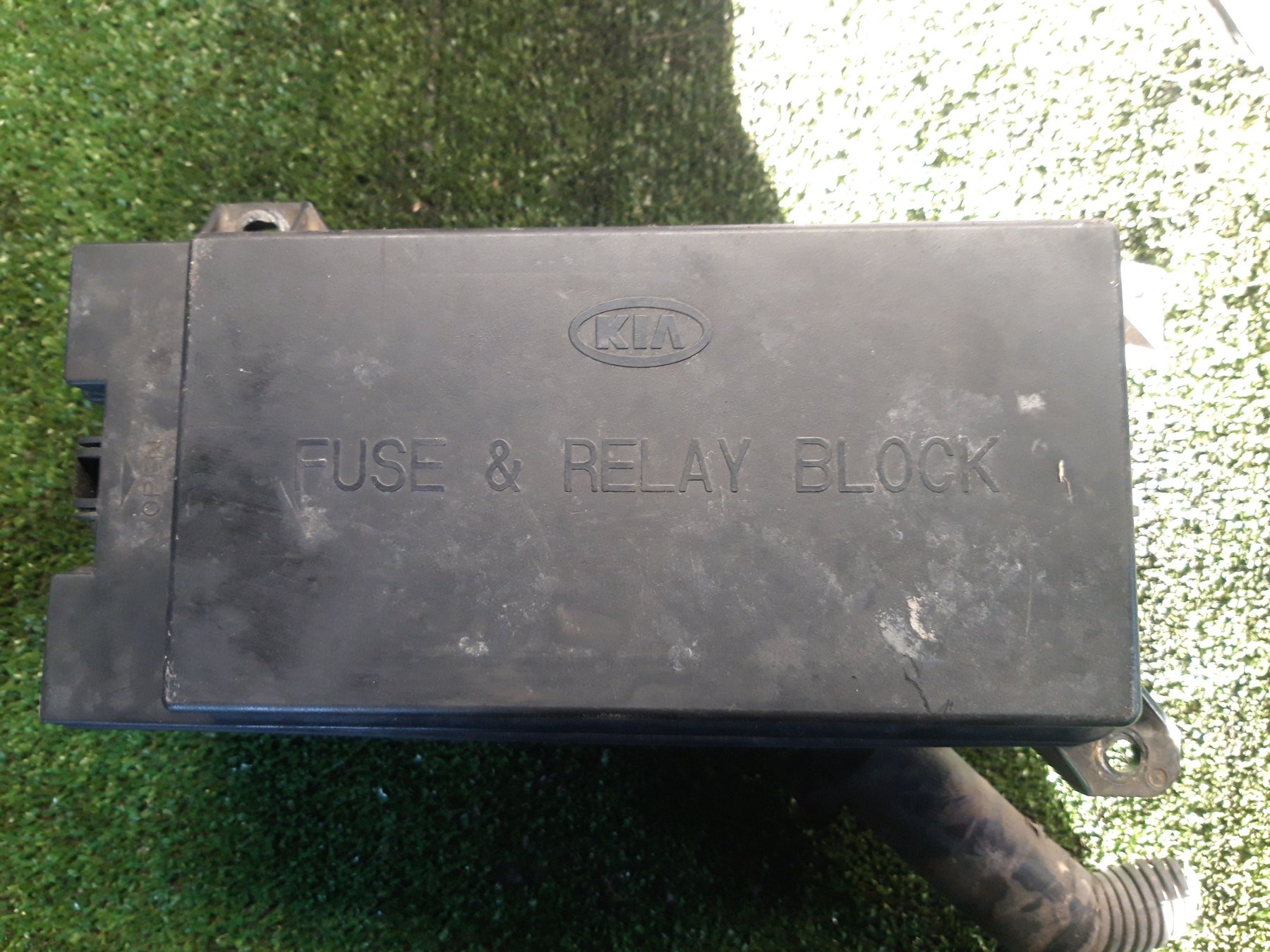 Блок запобіжників моторний відсік KIA Sorento JC (2002-2009) 911603E070