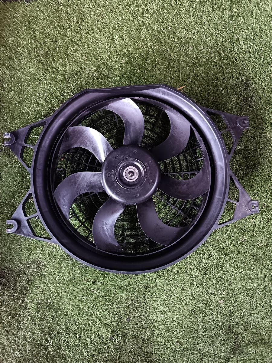 Дифузор радіатора кондиціонера, у зборі з крильчаткою та мотором Kia Sorento JC (2002-2009) 977303E000