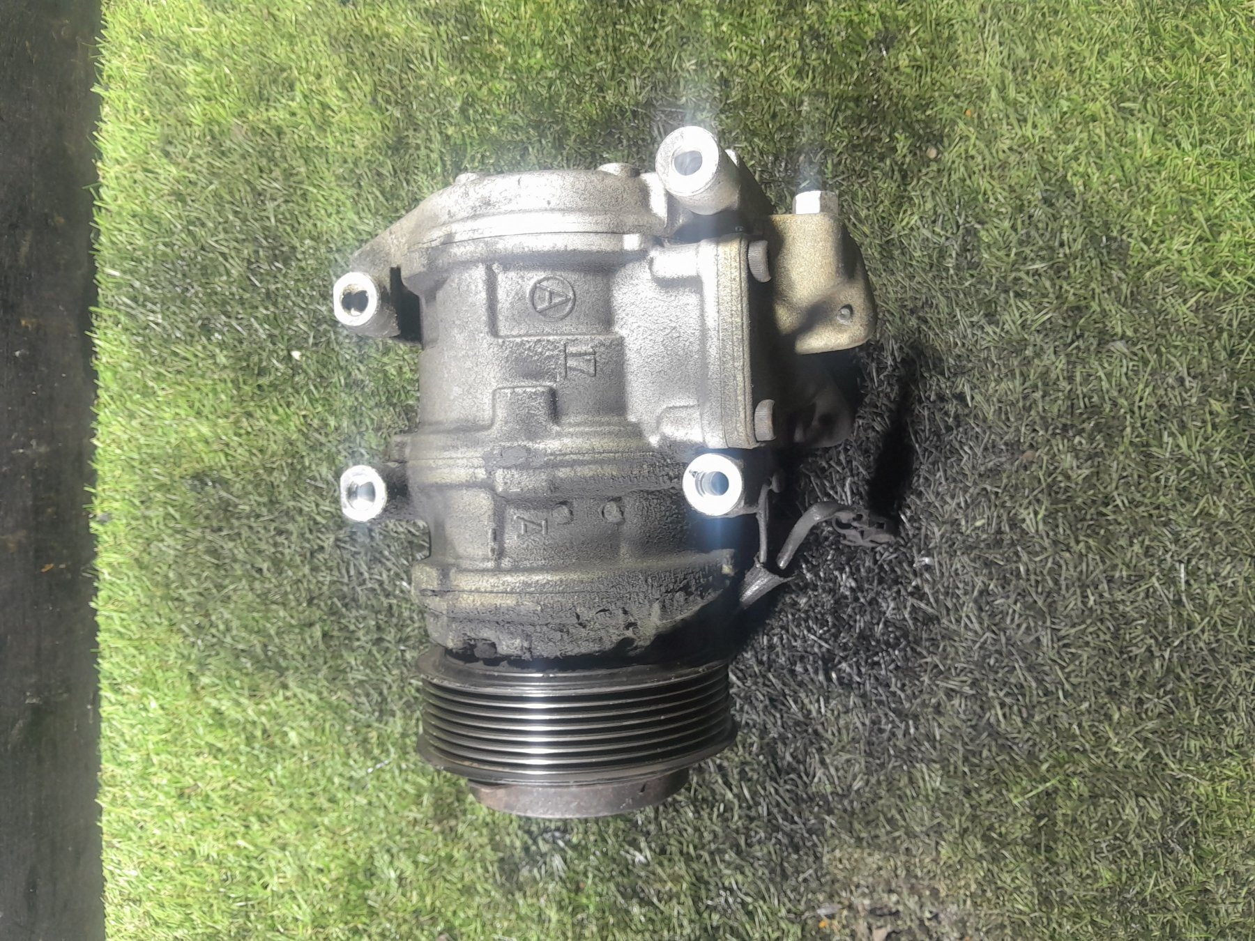 Генератор KIA Sorento JC (2002-2009) 373004A300