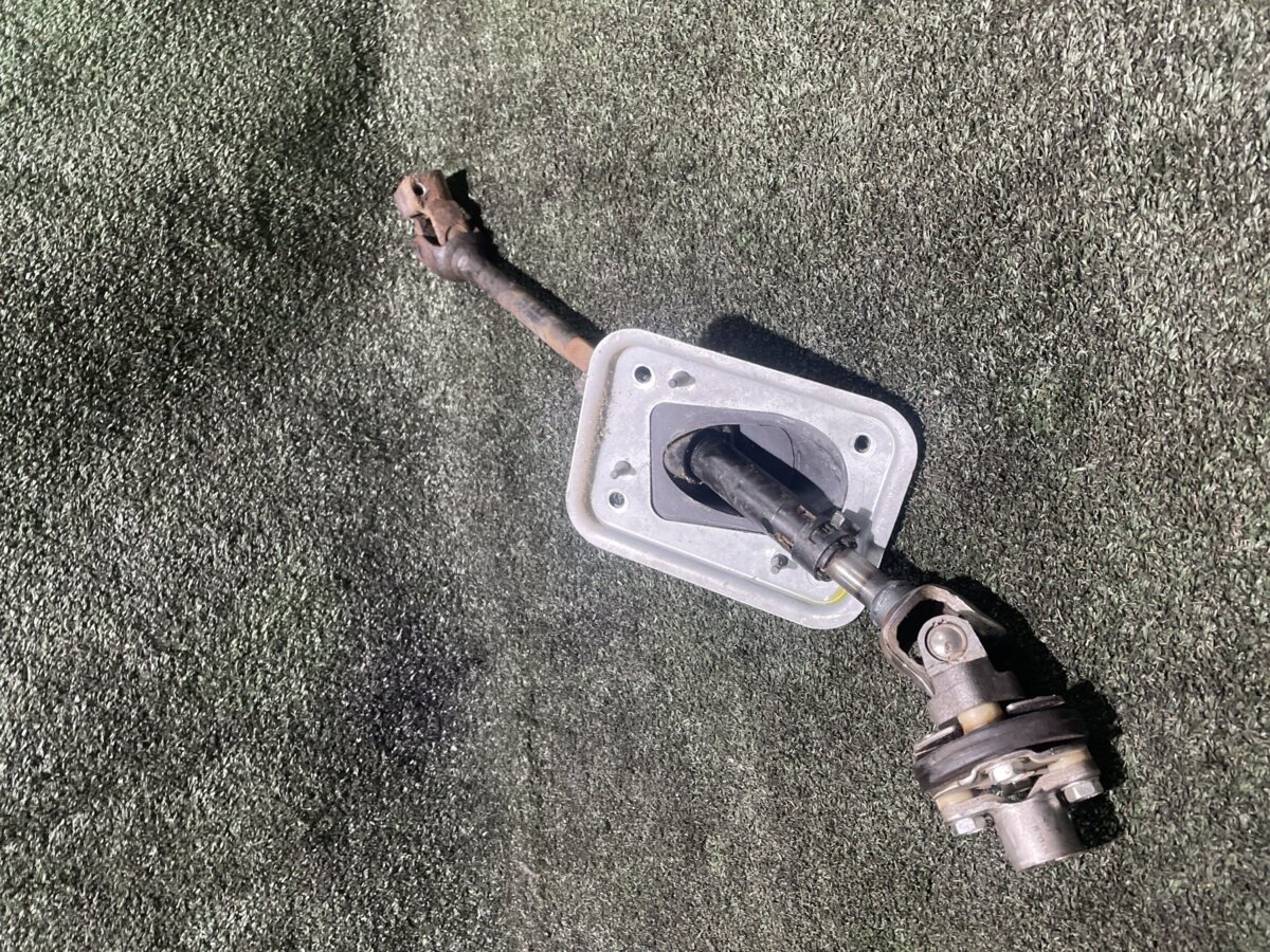 Карданчик керма KIA Sorento JC (2002-2009) 564003E010