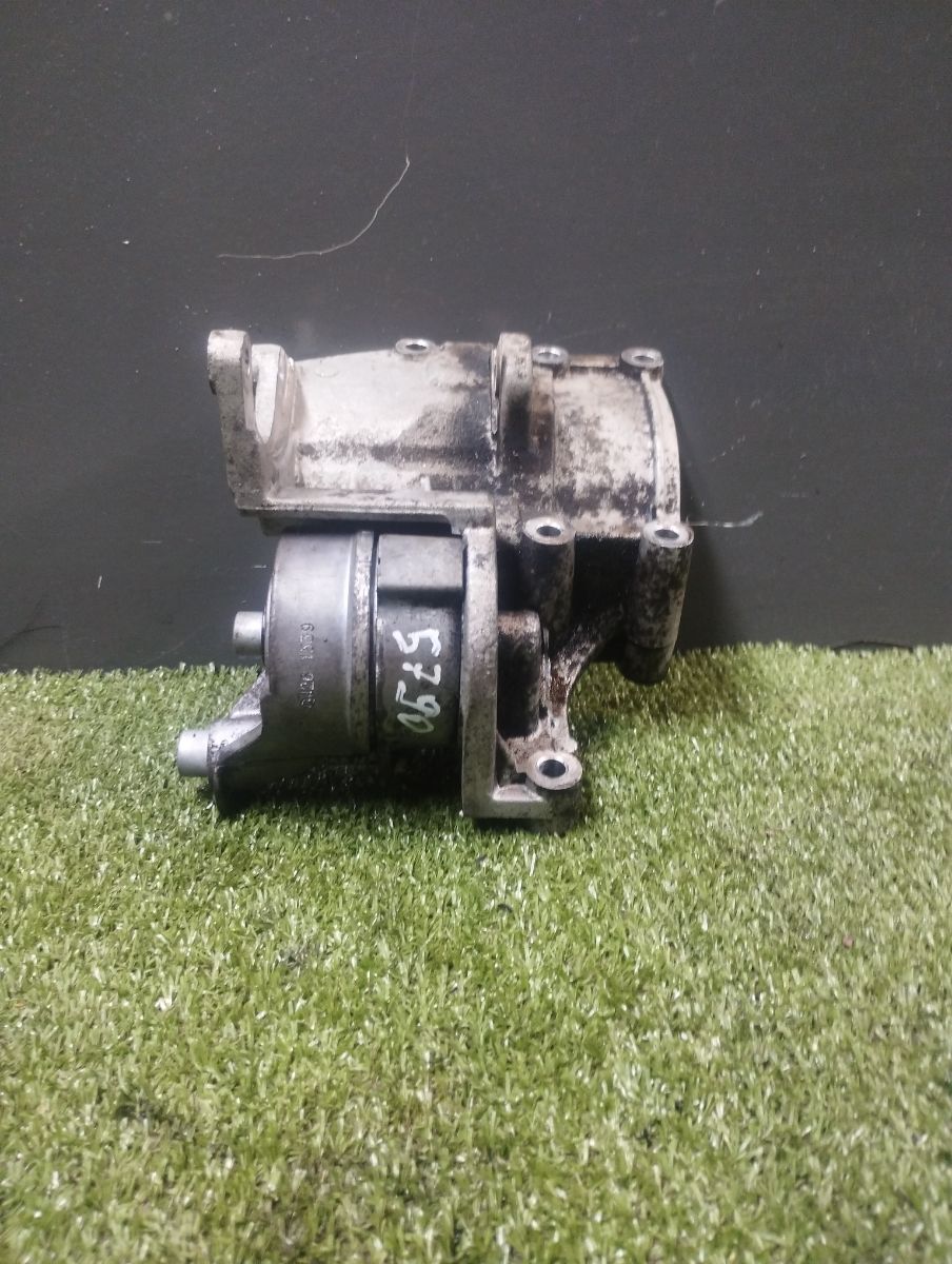 Кронштейн кріплення шківа натягувача ременя Kia Sorento JC (2002-2009) 252714A001