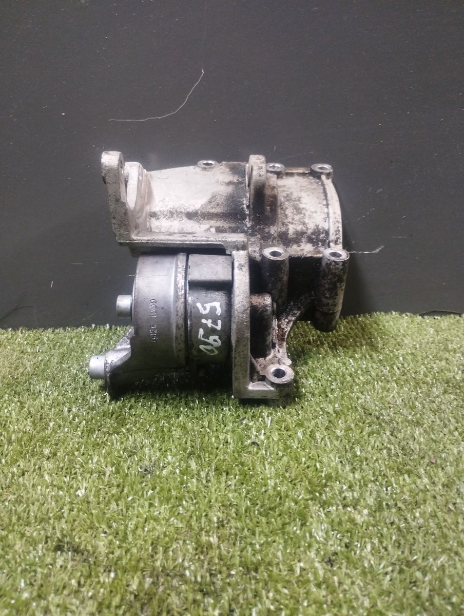 Кронштейн кріплення шківа натягувача ременя Kia Sorento JC (2002-2009) 252714A001