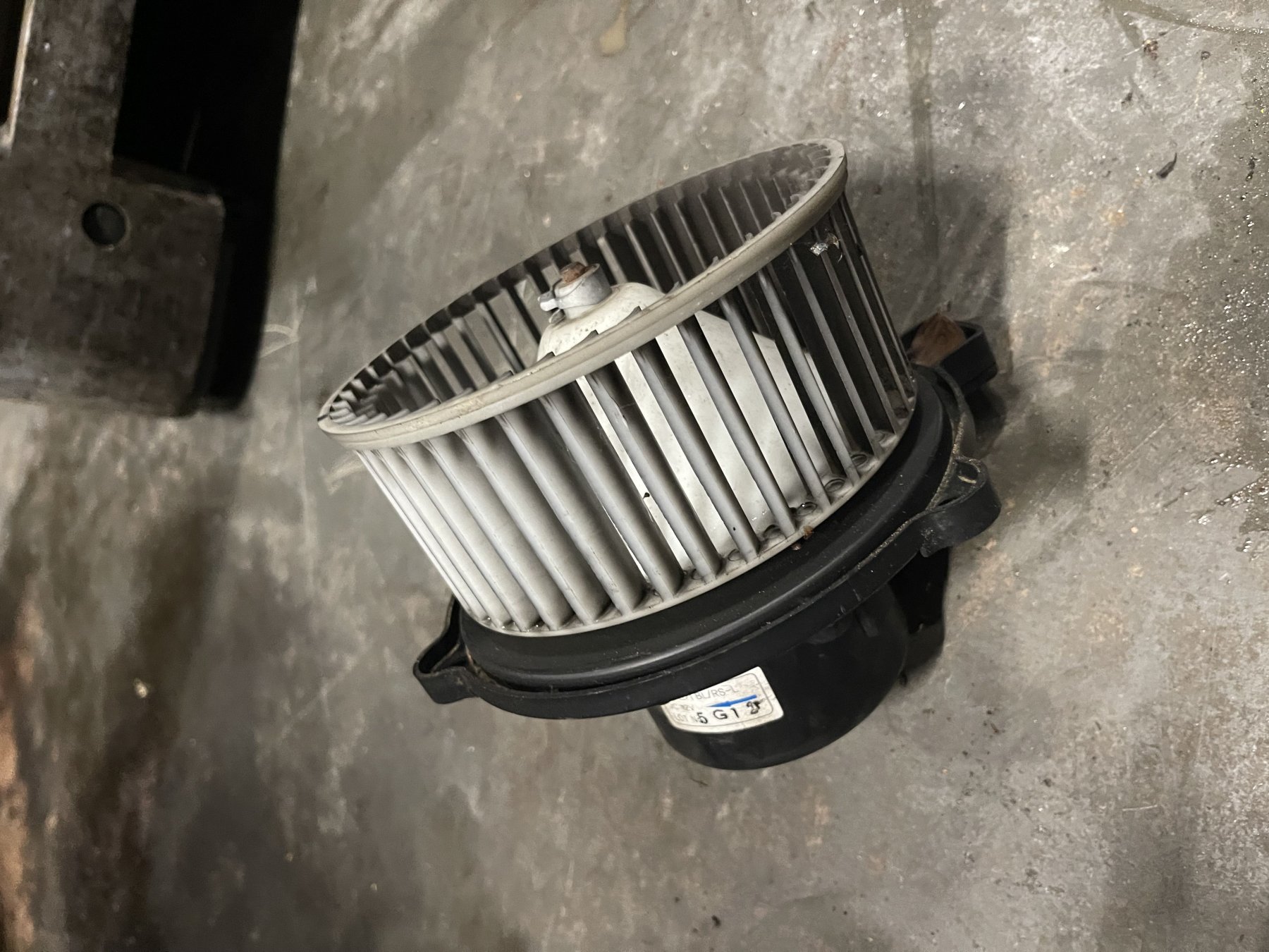 Моторчик вентилятора обігрівача KIA Sorento JC (2002-2009) 971093E000