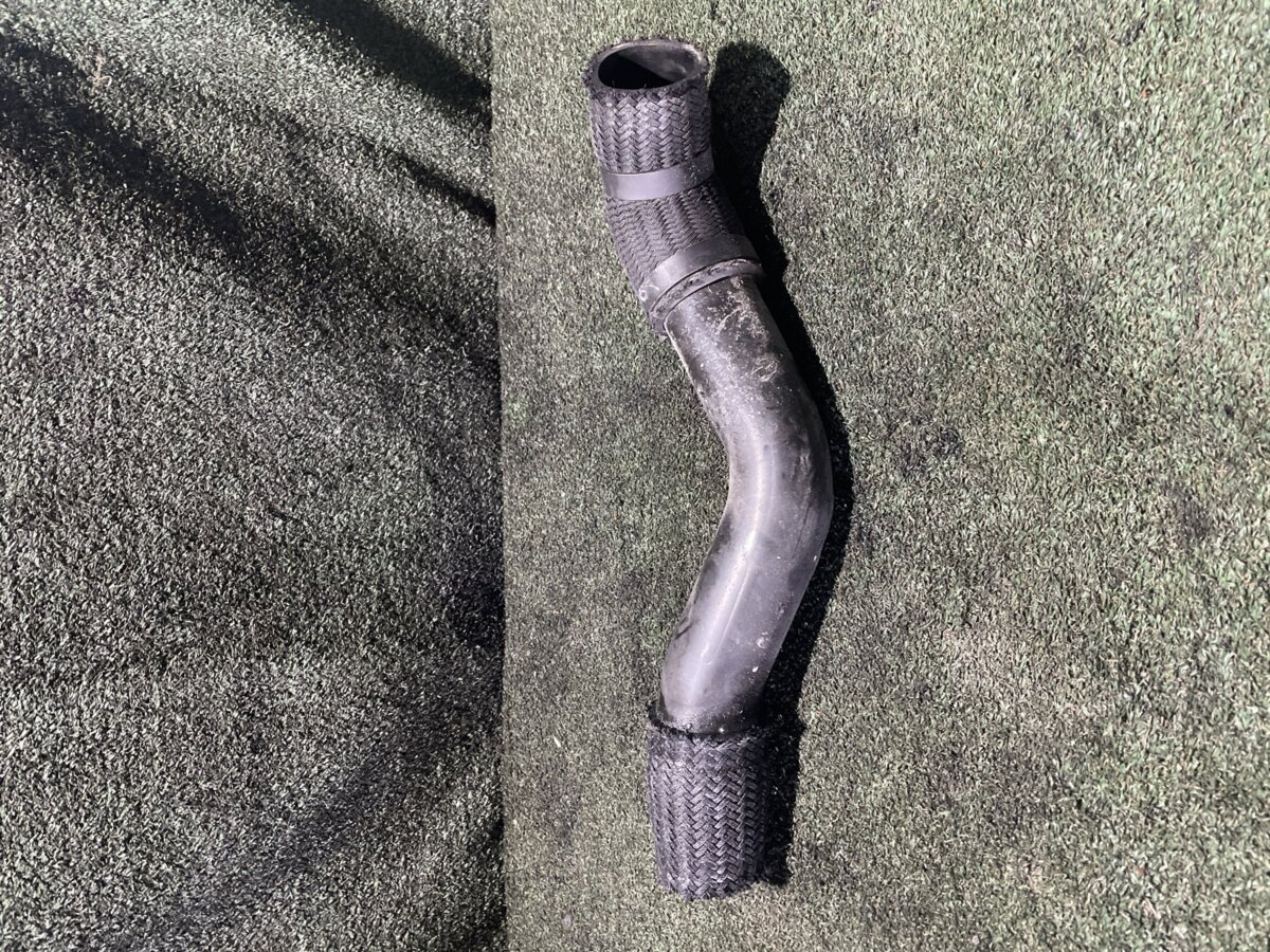 Патрубок інтеркулера правий KIA Sorento JC (2002-2009) 281654A160