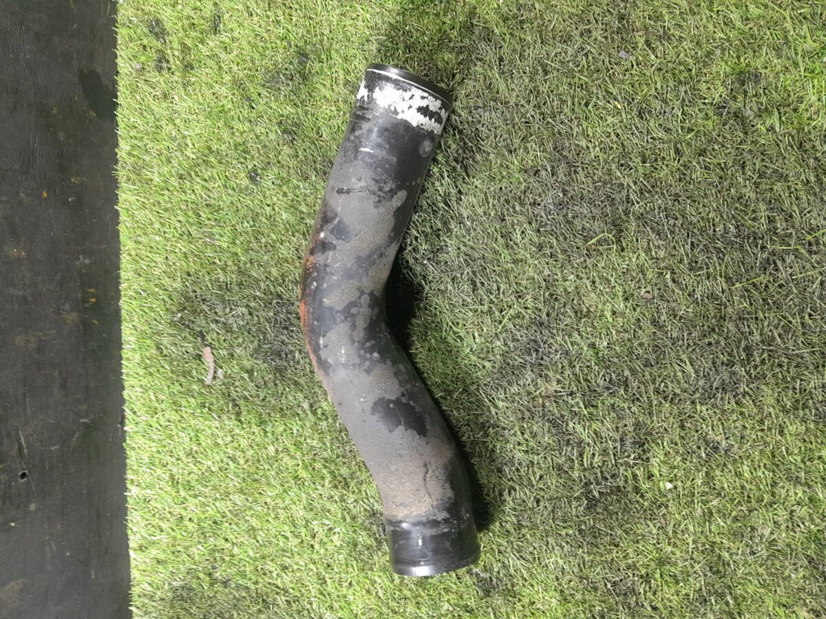 Патрубок інтеркулера від турбіни до радіатора KIA Sorento JC (2002-2009) 281654A160