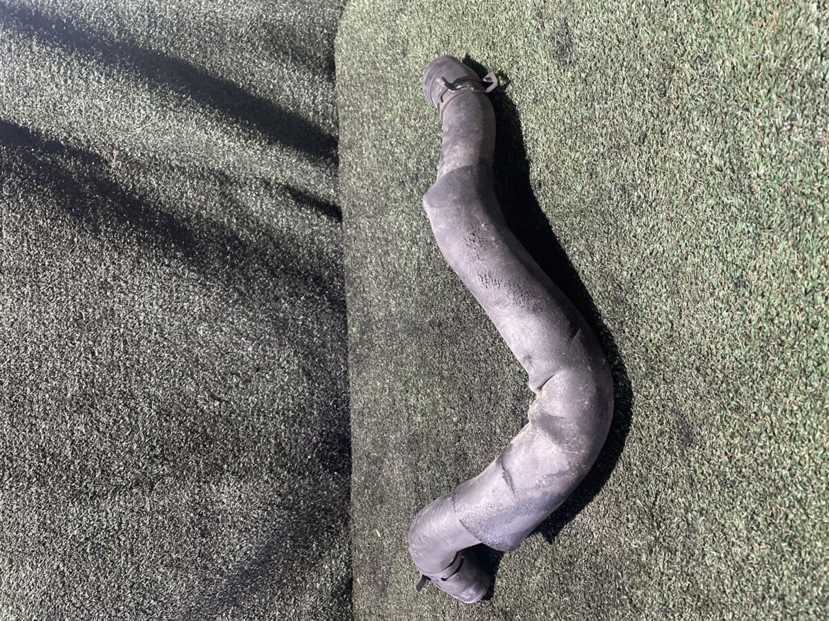 Патрубок радіатора нижній KIA Sorento JC (2002-2009) 254123E910