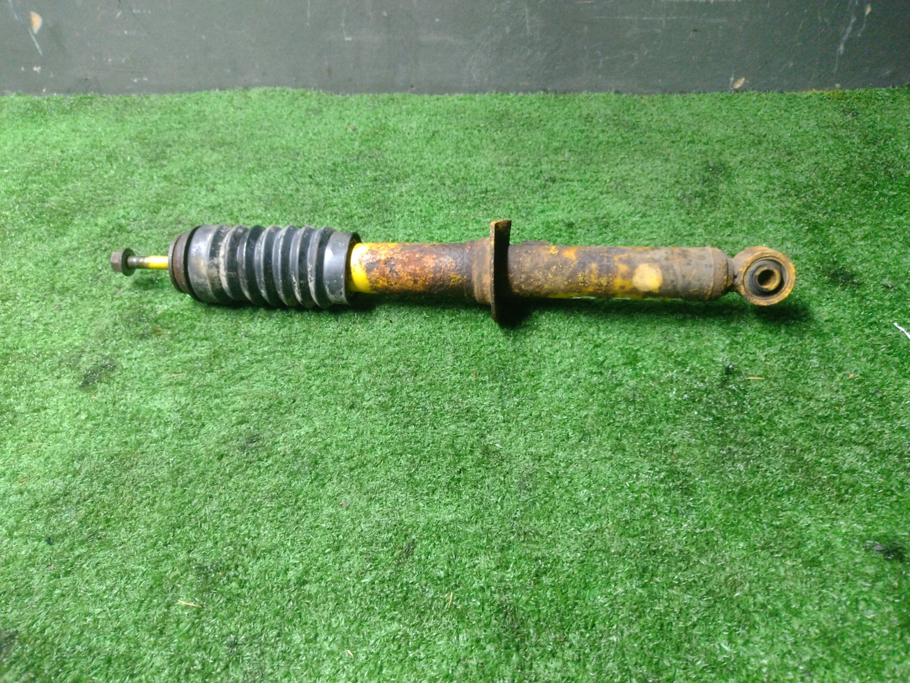 Передня права стійка амортизатора KIA Sorento JC (2002-2009) 546403E100