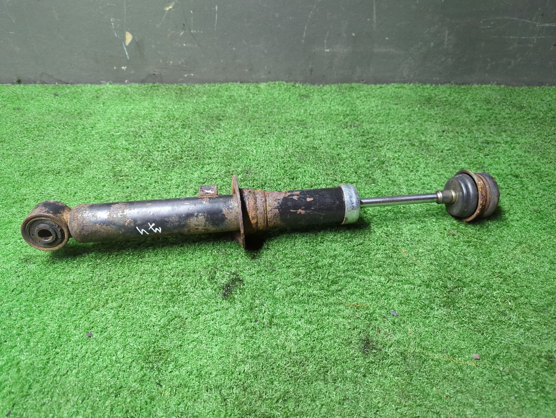 Передній амортизатор KIA Sorento JC (2002-2009) 546303E023