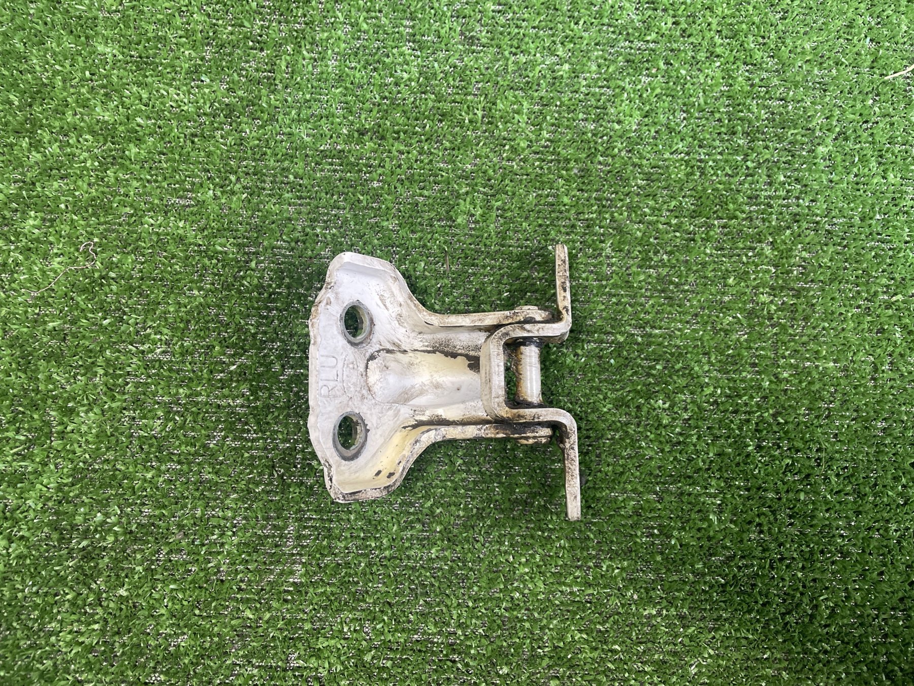 Петля дверей верхня задня ліва Kia Sorento JC (2002-2009) 793303E000