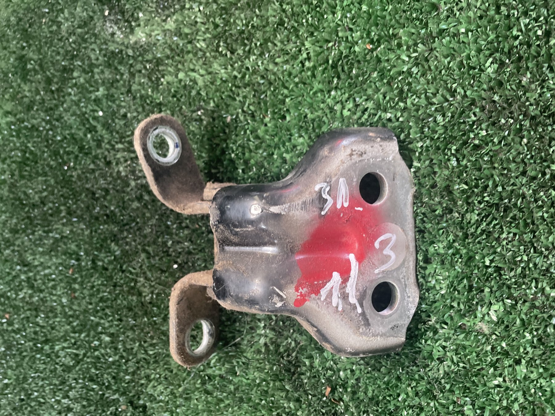 Петля дверей задніх лівих Kia Sorento JC (2002-2009) 793303E000