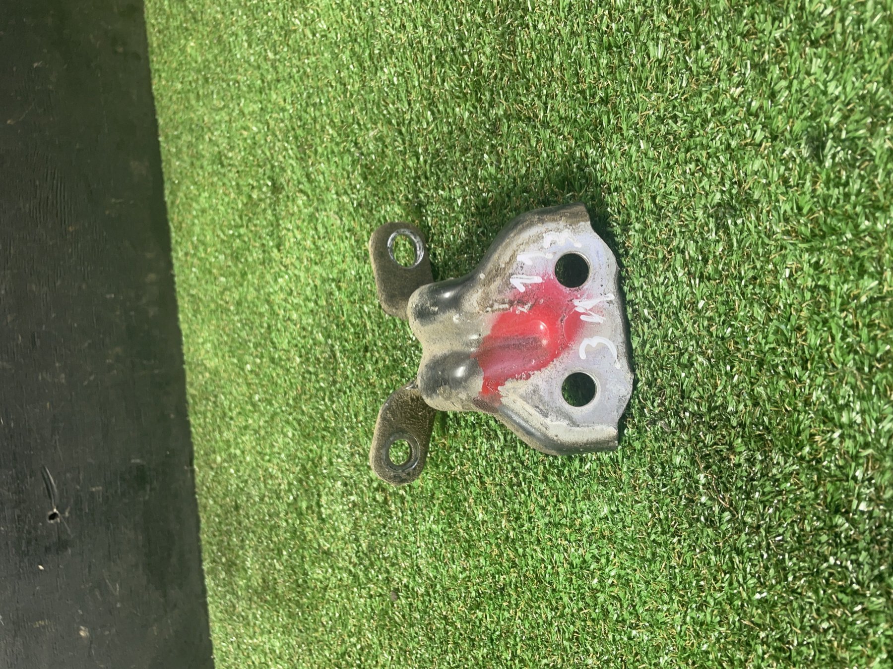 Петля дверей задніх лівий Kia Sorento JC (2002-2009) 793303E000