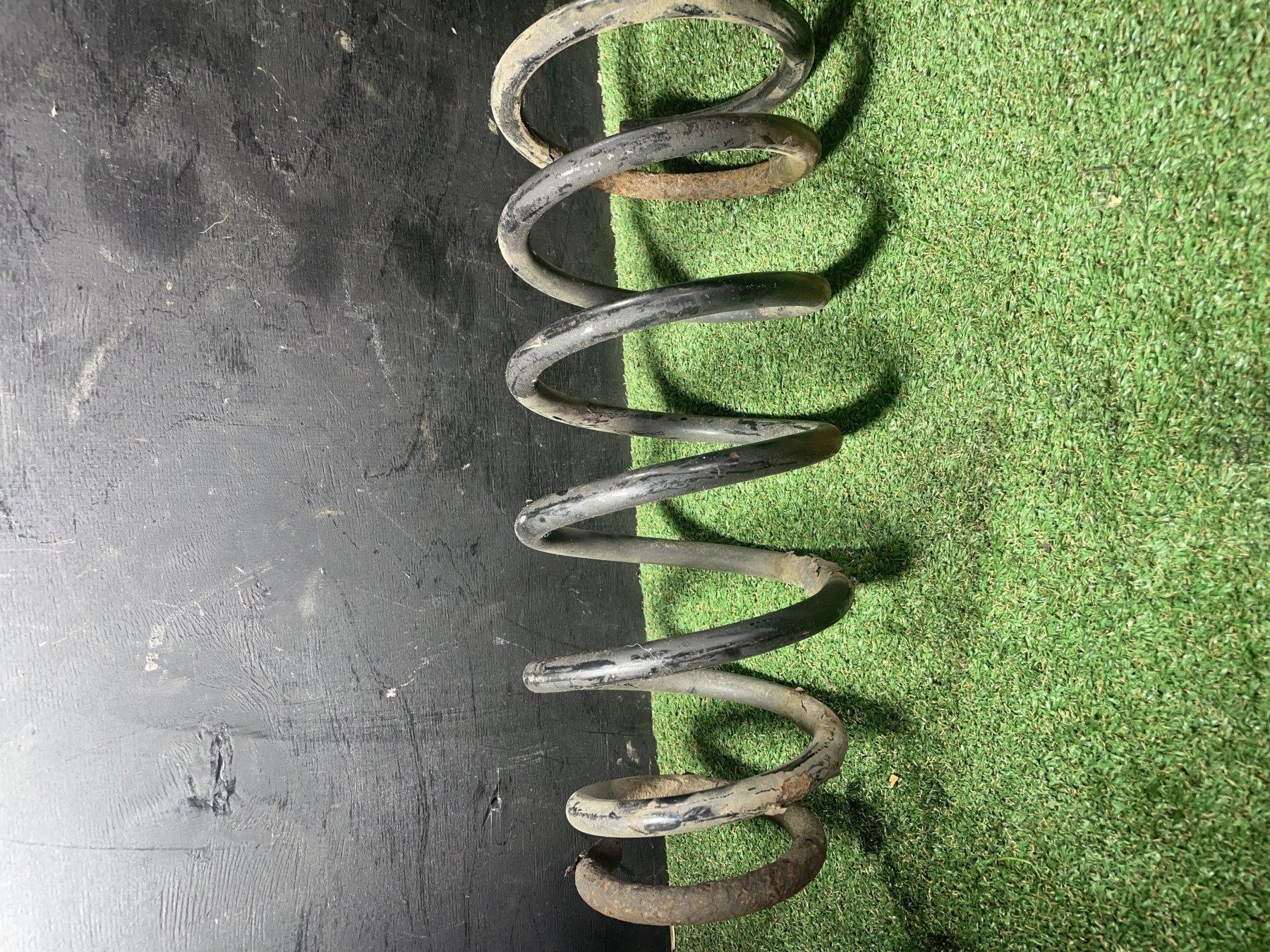 Пружина передня KIA Sorento JC (2002-2009) 551013E011