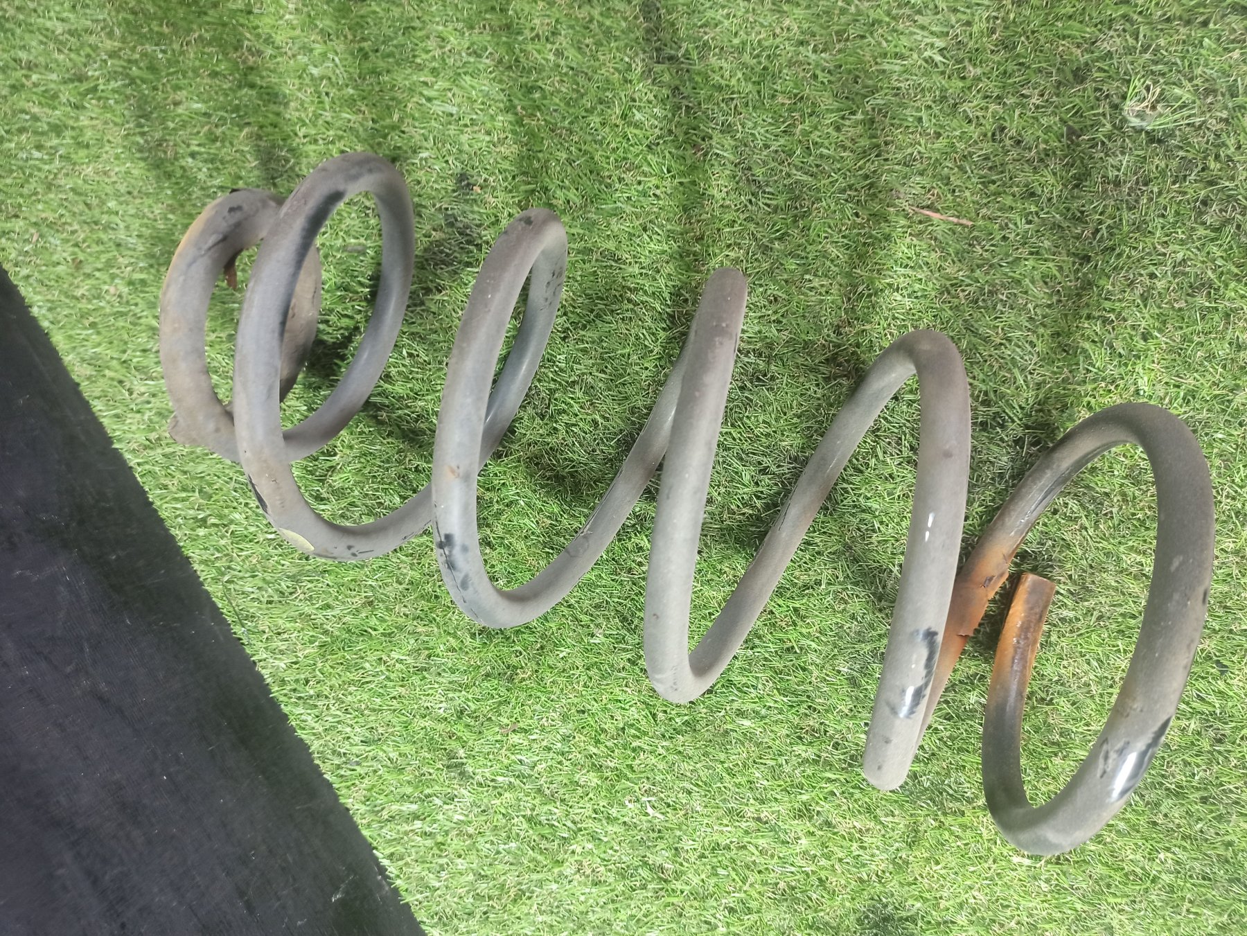 Пружина задня KIA Sorento JC (2002-2009) 551013E011