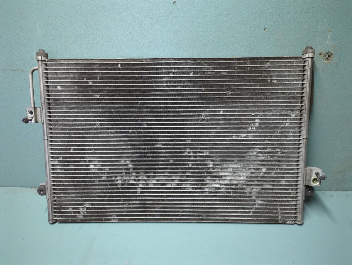 Радіатор кондиціонера KIA Sorento JC (2002-2009) 976063E000