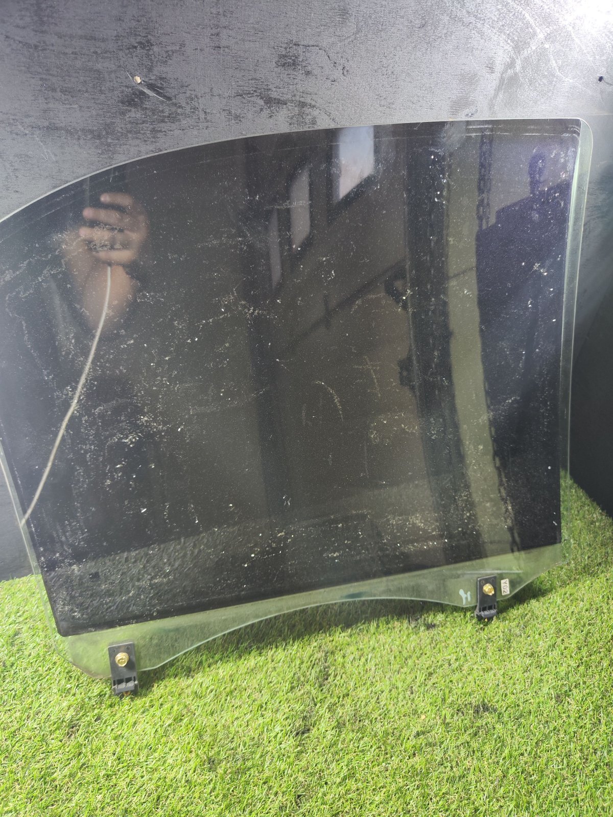 Скло дверей заднє лів KIA Sorento JC (2002-2009) 834113E010