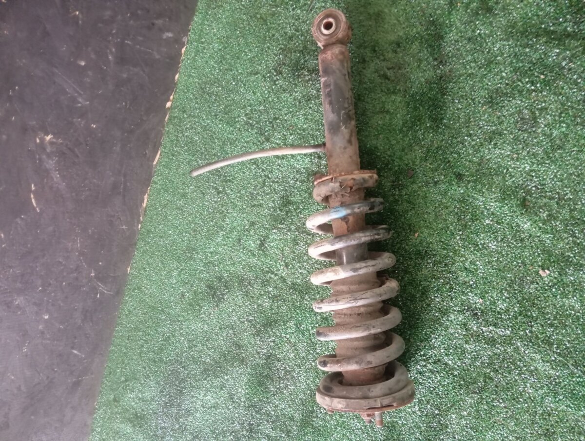 Стійка передня в сборі KIA Sorento JC (2002-2009) 546403E200