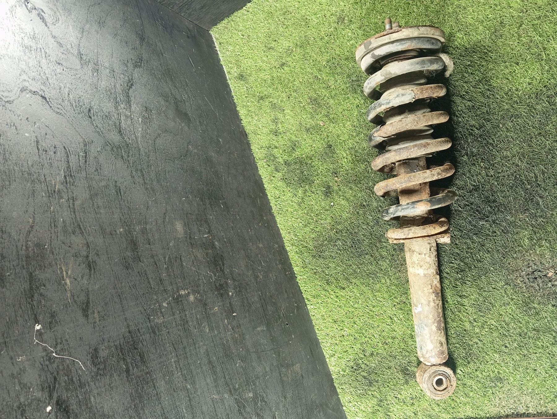 Стойка права KIA Sorento JC (2002-2009) 546403E200