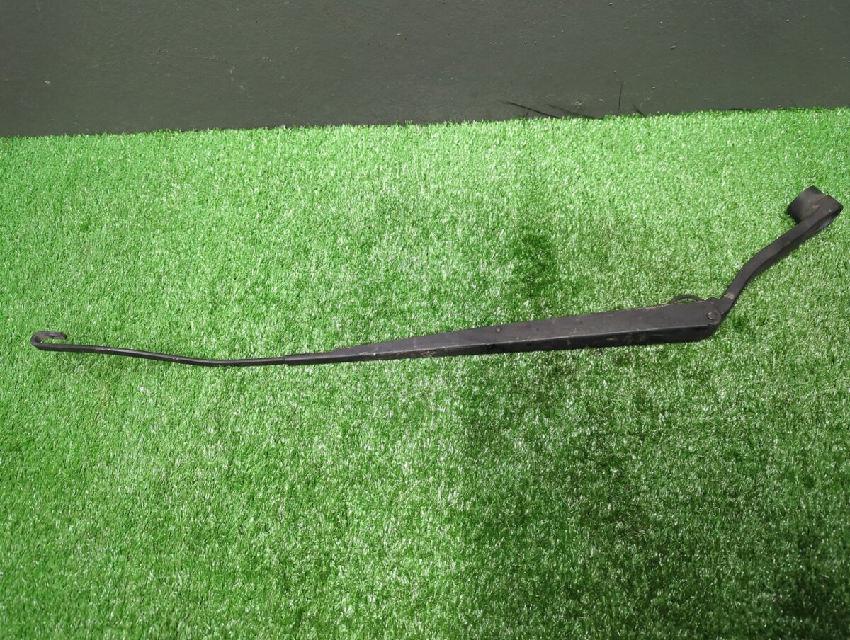 Тримач двірника правий KIA Sorento JC (2002-2009) 983203E000