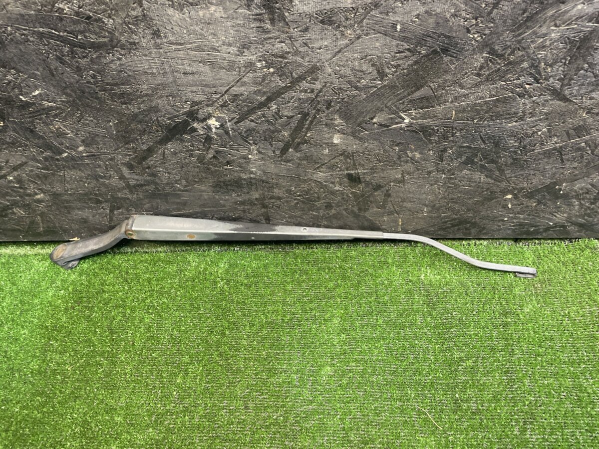 Важіль-повідець склоочисника лобового скла правий KIA Sorento JC (2002-2009) 983203E000