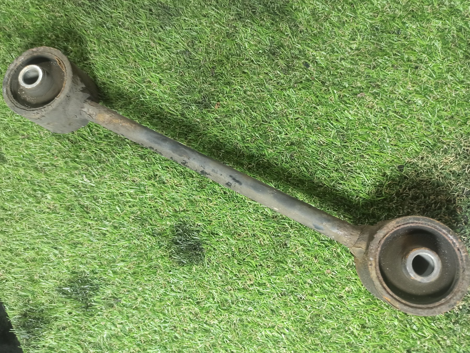 Важіль задній верхній повздовжній KIA Sorento JC (2002-2009) 552003E000