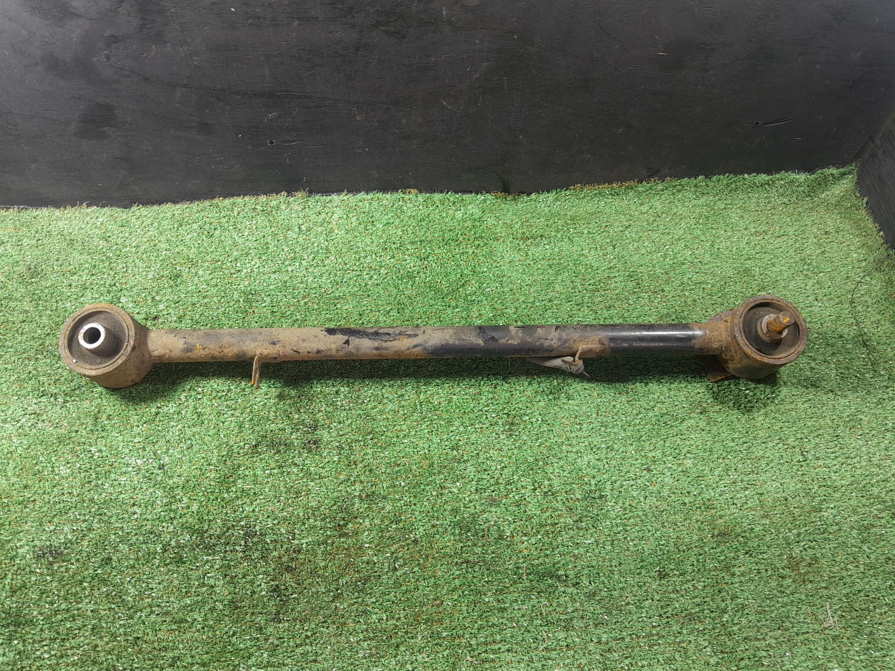 Важіль задньої підвіски продольний нижній KIA Sorento JC (2002-2009) 552303E102