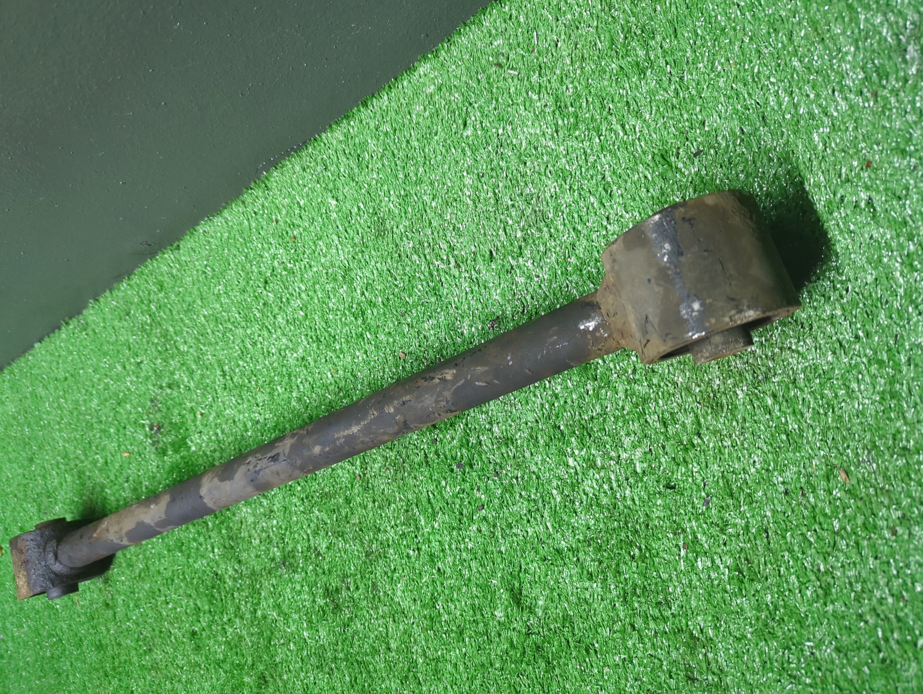 Важіль/тяга задньої підвіски подовжній нижній, лівий/правий KIA Sorento JC (2002-2009) 552303E101