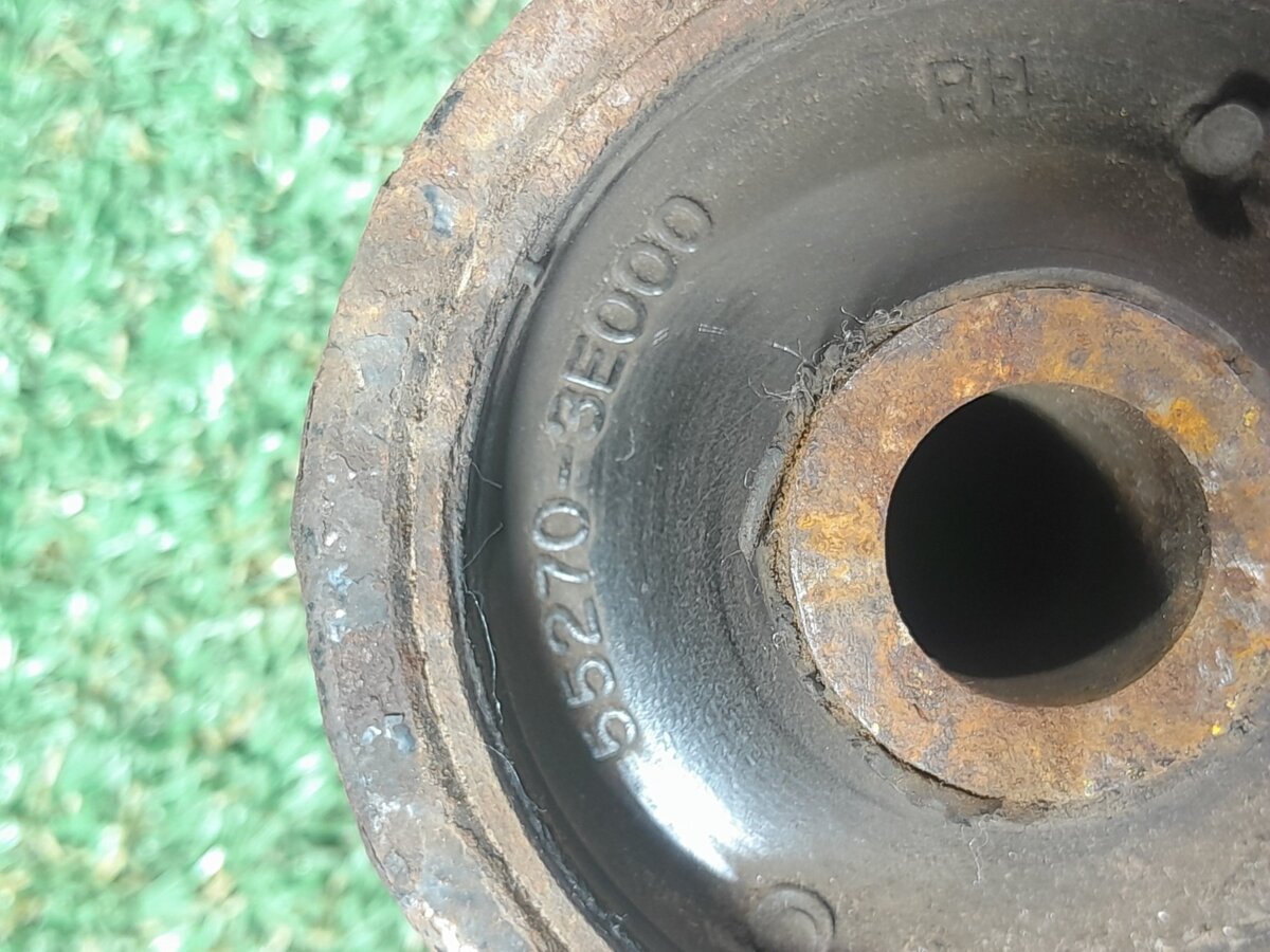 Важіль/тяга задньої підвіски подовжній верхній Kia Sorento JC (2002-2009) 552003E000