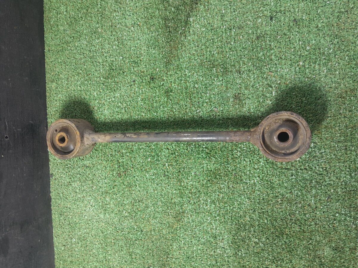 Важіль/тяга задньої підвіски подовжній верхній KIA Sorento JC (2002-2009) 552003E000