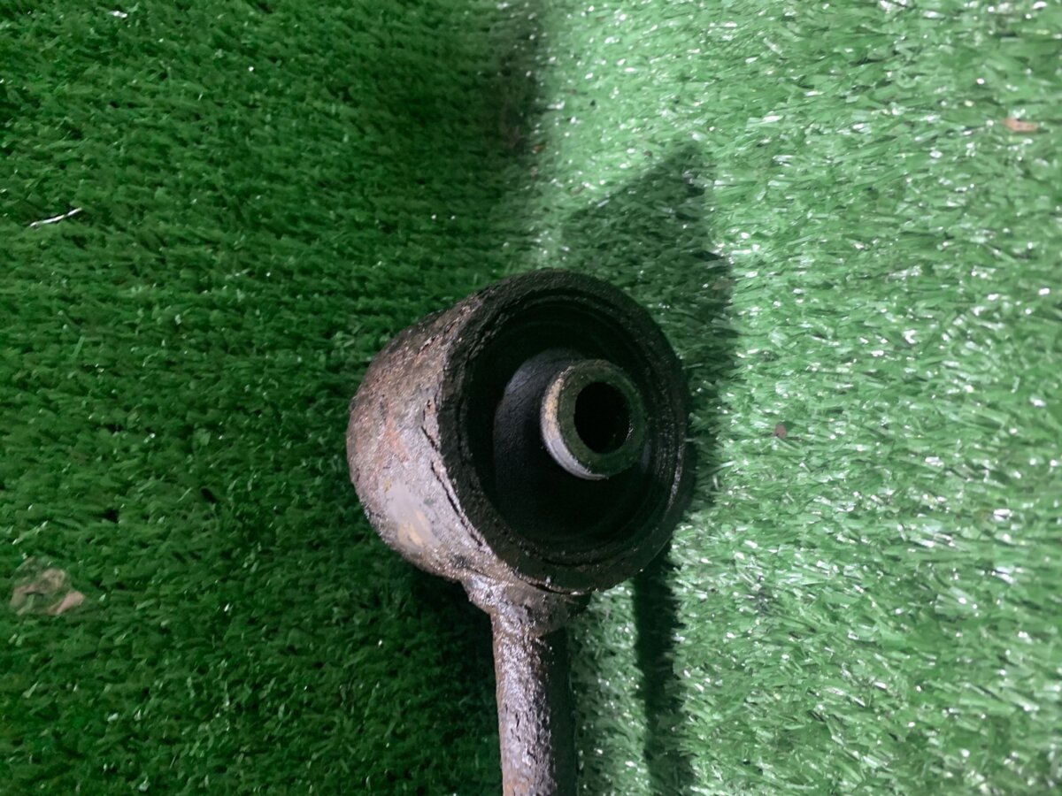 Важіль/тяга задньої підвіски подовжній верхній Kia Sorento JC (2002-2009) 552003E000