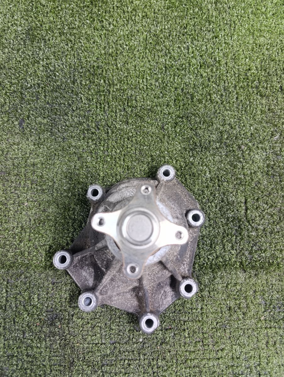 Водяна помпа Kia Sorento JC (2002-2009) 251004A100