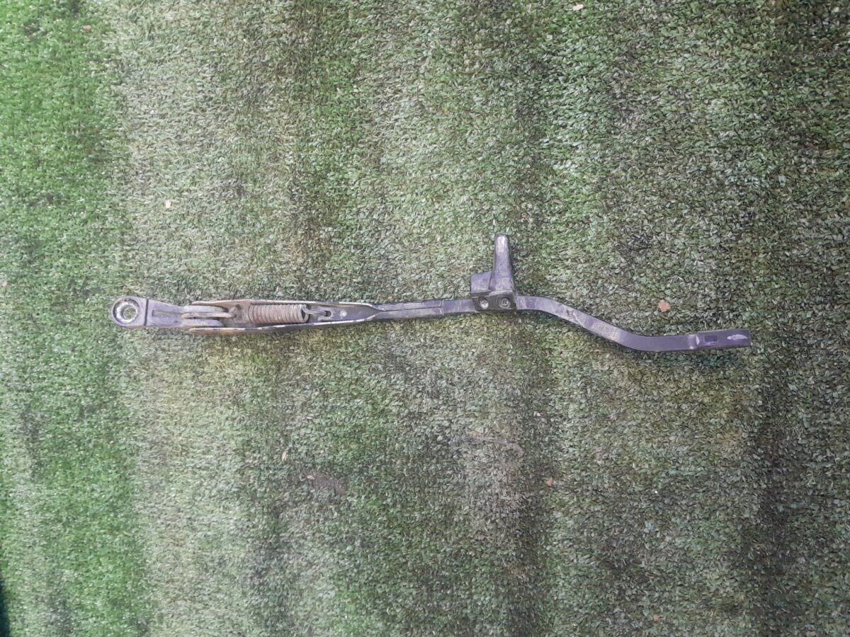 Важіль-поводок склоочисника прав KIA Sorento XM (2009-2015) 983203E000