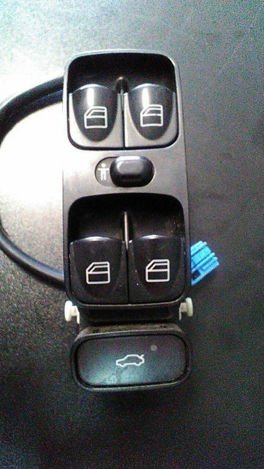 кнопки переднього  склопідіймачами Mercedes-Benz 107 (2005-2014) A2038200110