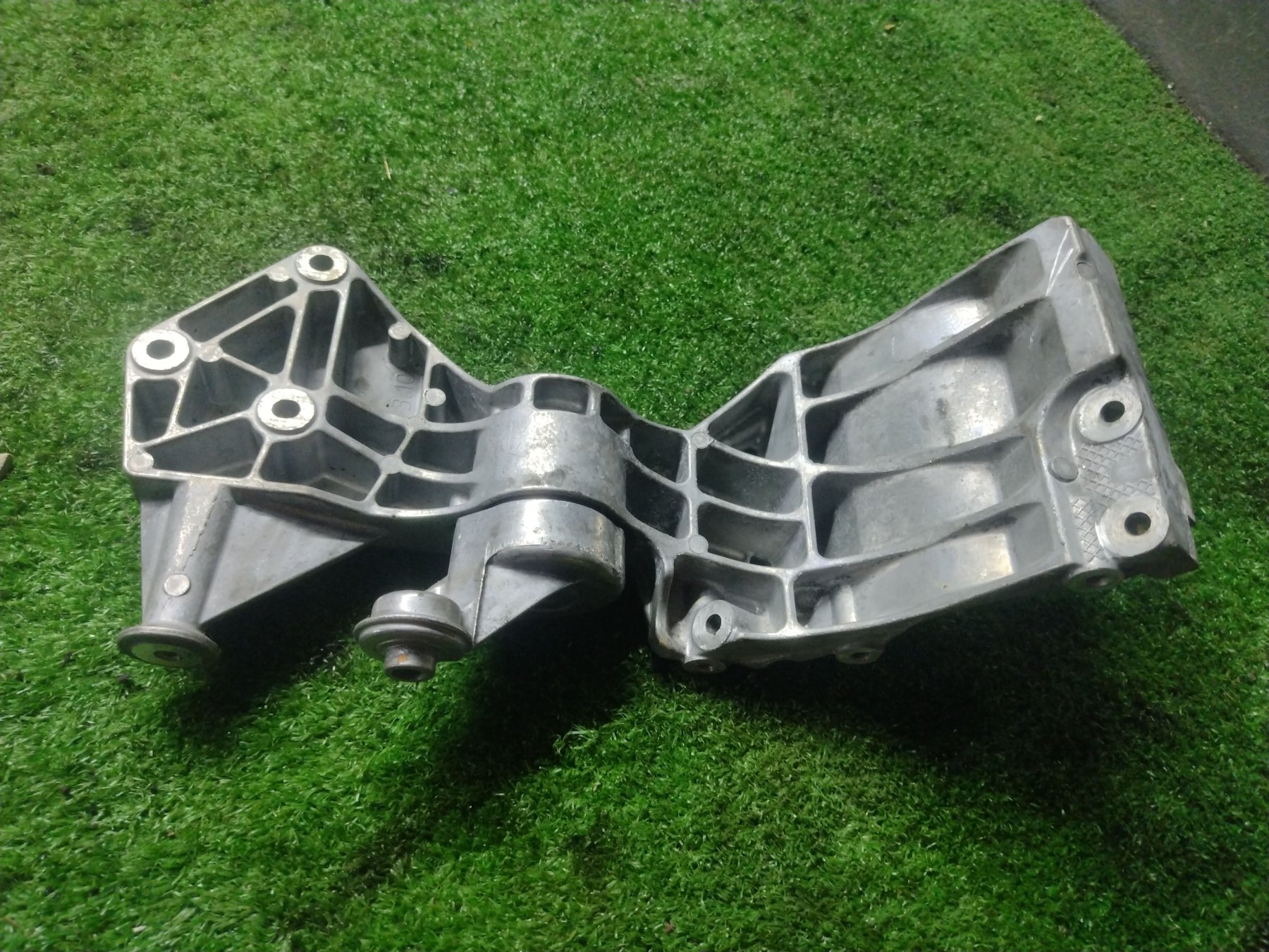 Кронштейн (Натяжна планка) Mercedes-Benz B-Class W245 (2005-2011) A6402002370