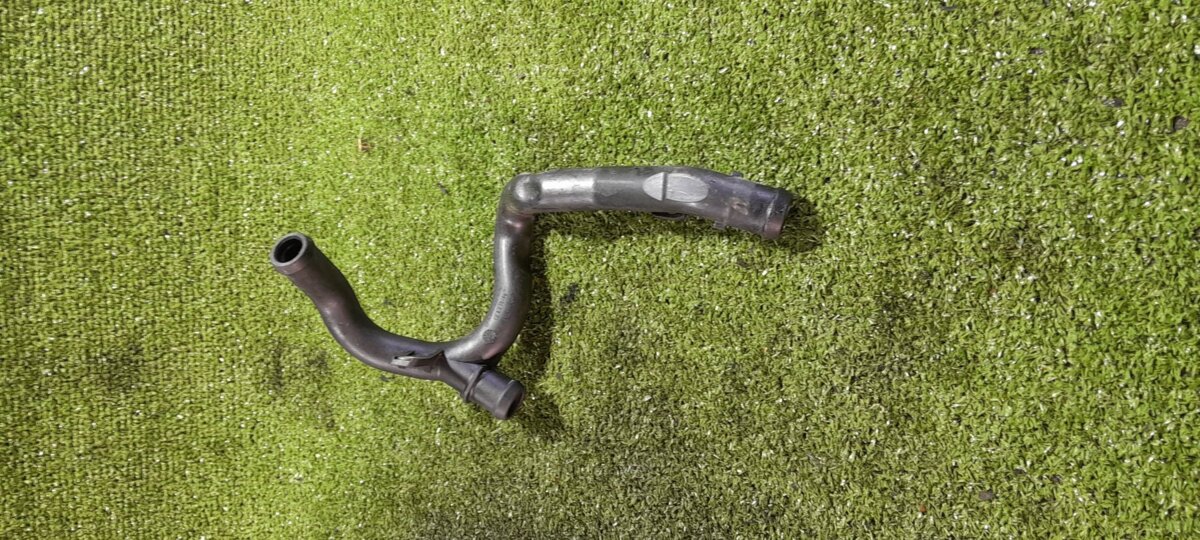 Патрубок системи охолодження Mercedes-Benz B-Class W245 (2005-2011) A6402001452