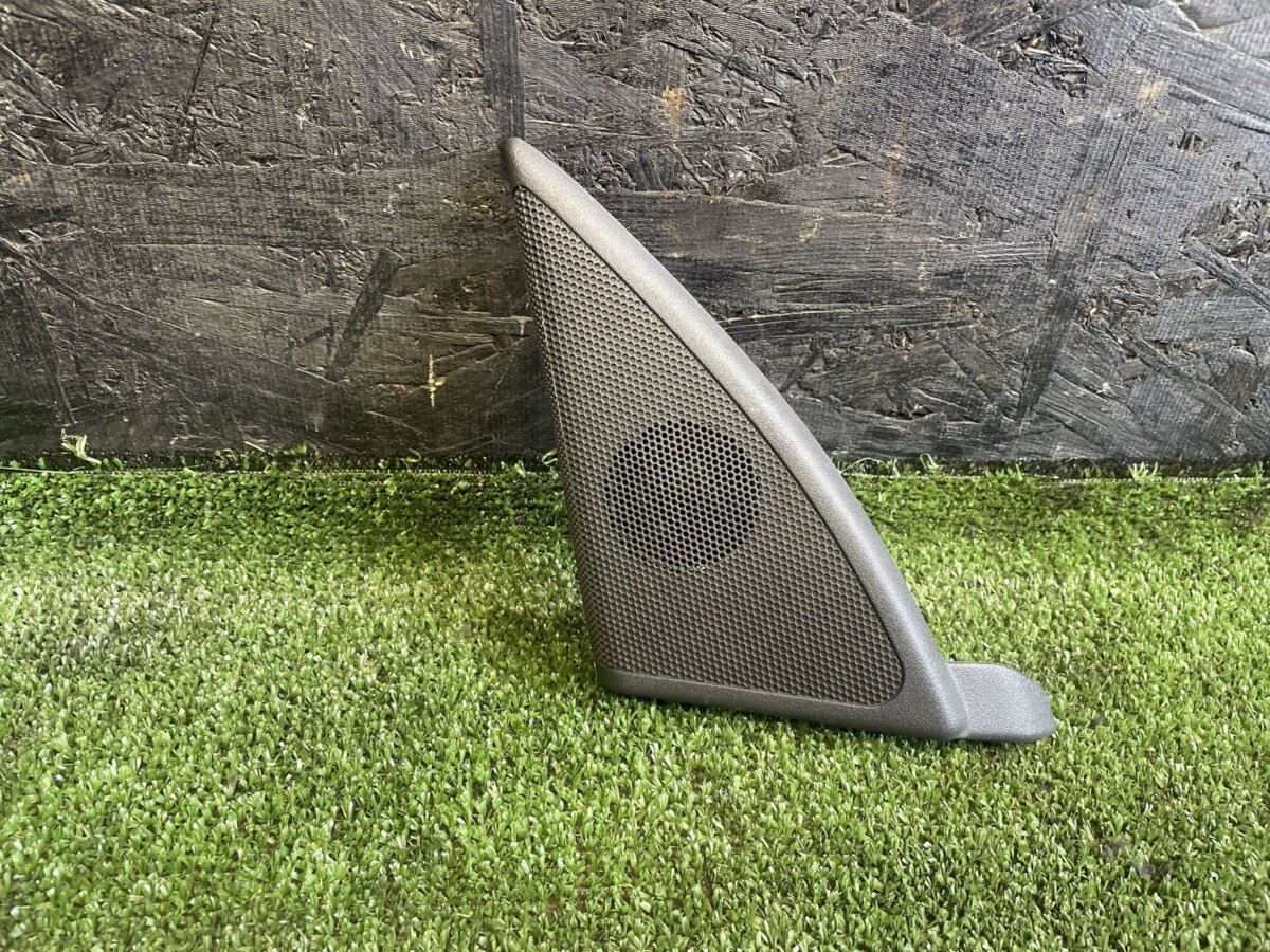 акладка дзеркала внутрішня ліва Mercedes-Benz C-Class W203 (2000-2007) A2037250194