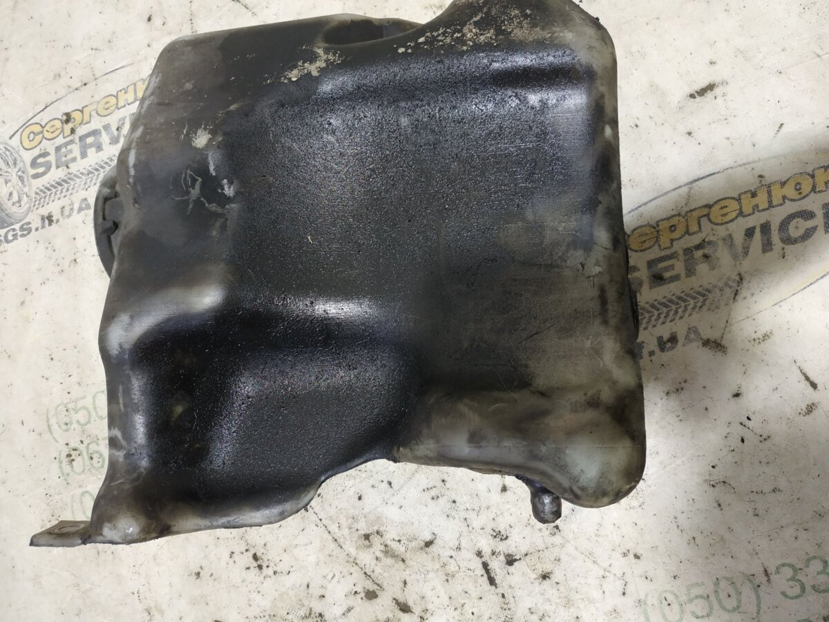 бачок для омивайки; бачок омивайки; бачок омивача лобового скла; бачок склоомивача; водяний бачок омивача скла; бачок омивача скла Mercedes-Benz C-Class W203 (2000-2007) A2038690020