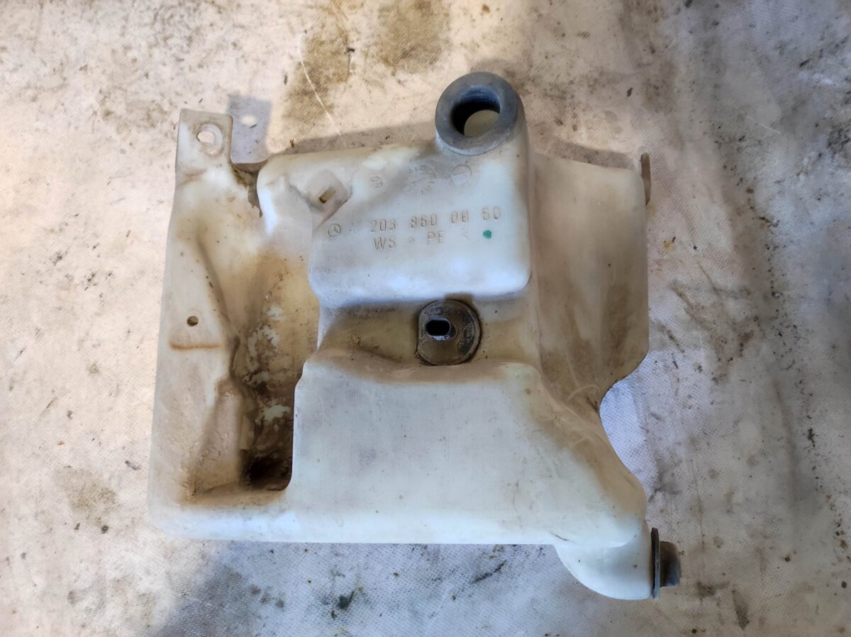 Бачок омивача в комплекті нема  горловини Mercedes-Benz C-Class W203 (2000-2007) A2038600060