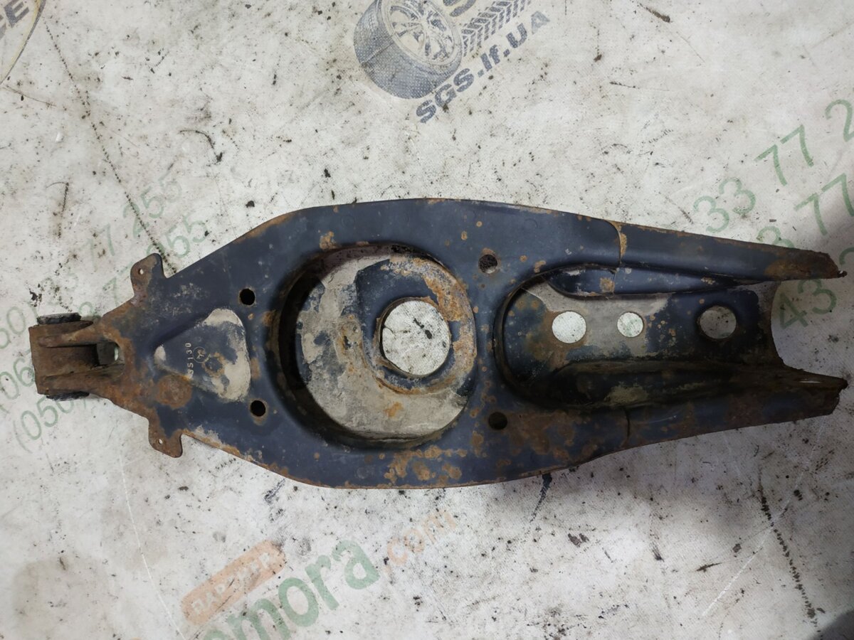 балансир задній нижній; важелі задньої підвіски; важіль задньої підвіски нижній, лівий/правий Mercedes-Benz C-Class W203 (2000-2007) A2023500206