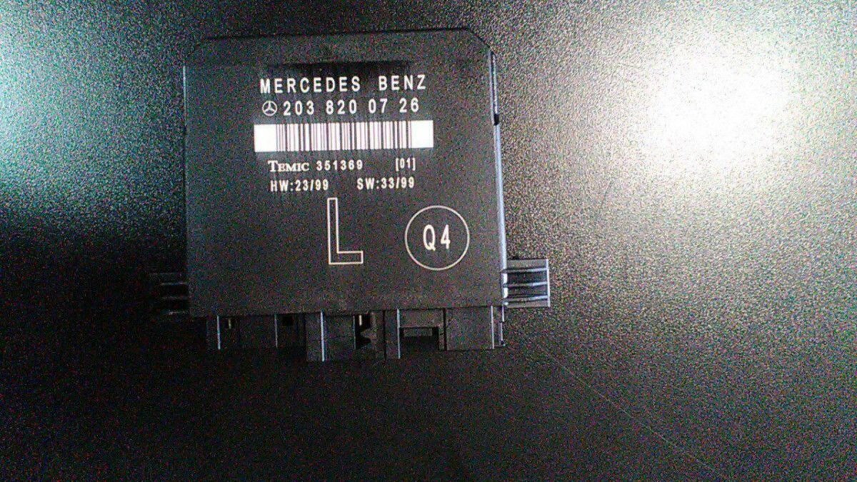 Блок комфорту задніх дверей Mercedes-Benz C-Class W203 (2000-2007) A2038200726