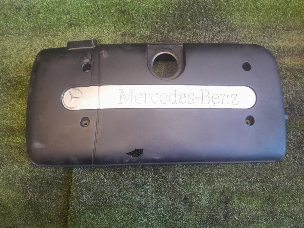 Декоративна накладка двигуна дефект Mercedes-Benz C-Class W203 (2000-2007) A6120100667
