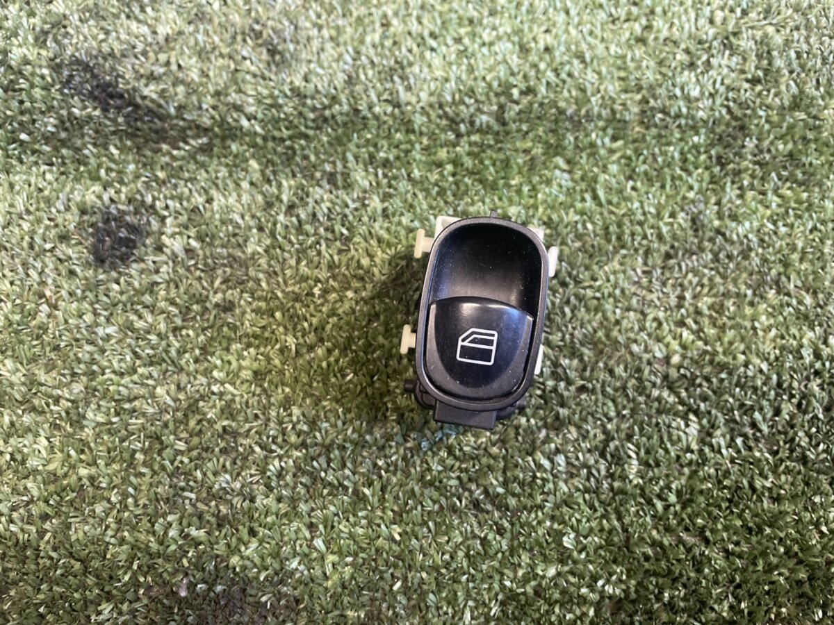 Кнопка скло підйомника Mercedes-Benz C-Class W203 (2000-2007) A2038200210
