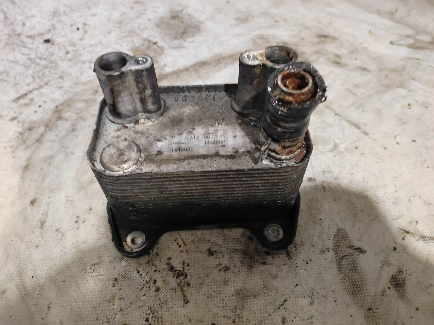 масляний радіатор охолодження рідини акпп; радіатор масляний Mercedes-Benz C-Class W203 (2000-2007) A6121880301