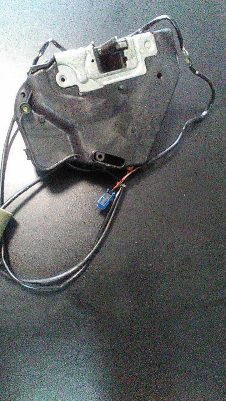 Mercedes w203 замок двері задній лівий   A2037300135