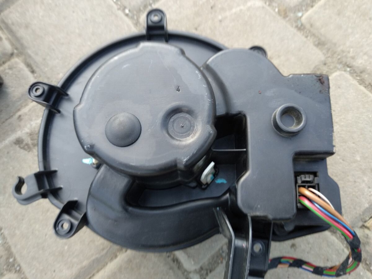 Мотор вентилятора  Mercedes-Benz C-Class W203 (2000-2007) A2038202514